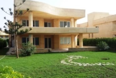 للبيع فيلا صف أول على البحر سوبر لوكس بموقع متميز بالكيلو 58 الساحل الشمالى