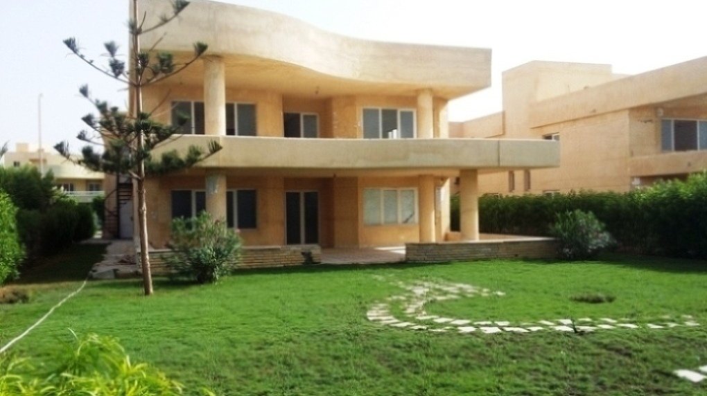 للبيع فيلا صف أول على البحر سوبر لوكس بموقع متميز بالكيلو 58 الساحل الشمالى