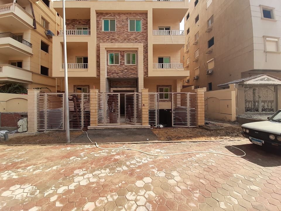 بافخم عماره بكمبوند المستشارين خلف حي مصروية ١٦٥م