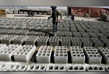 للبيع مصنع طوب أسمنتى ( بلوك ) المصنع مجهز بكامل المعدات