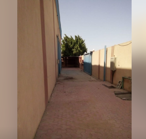 مصنع ١٣٠٠م للبيع بالمنطقة الصناعيه الثانيه بالعبور