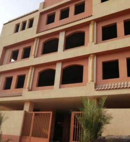 للبيع مصنع صناعات غذائيه ويصلح تغير النشاط امام سوق العبور المساحه 500 متر