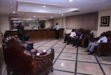 مقر ادارى تجارى تشطيب فاخر للايجار بمنطقة تجارية متميزة بالقرب من رمسيس
