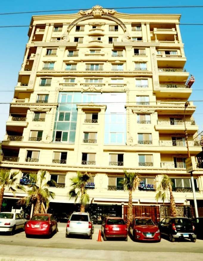 للبيع شقة ببرج حديث وموقع متميز بمصر الجديدة بالقرب من تيفولى