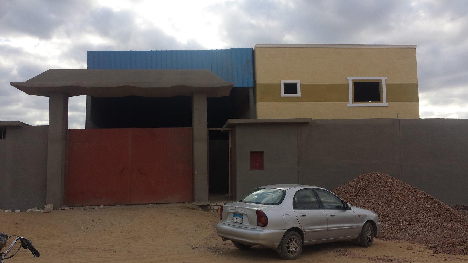 مصنع للبيع 1000متر رخصة هندسي