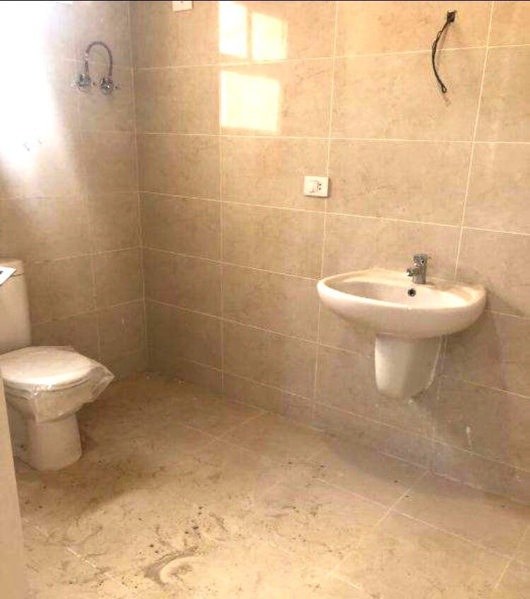 للايجار دوبلكس 350م بالمطبخ و التكيفات بكمبوند مميز