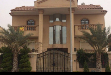 شقة للإيجار 250م بالشيخ زايد بجوار كلية هندسة