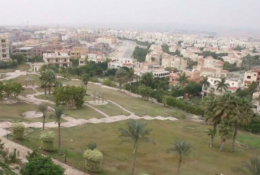 فيلا مستقلة للبيع في مدينة الشيخ زايد بكمبوند زايد 2000.