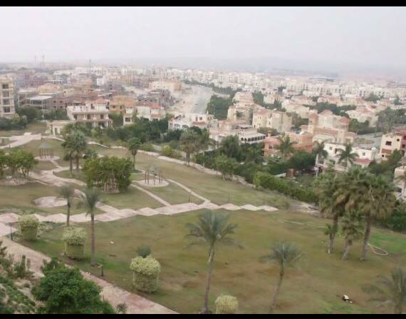 فيلا مستقلة للبيع في مدينة الشيخ زايد بكمبوند زايد 2000.