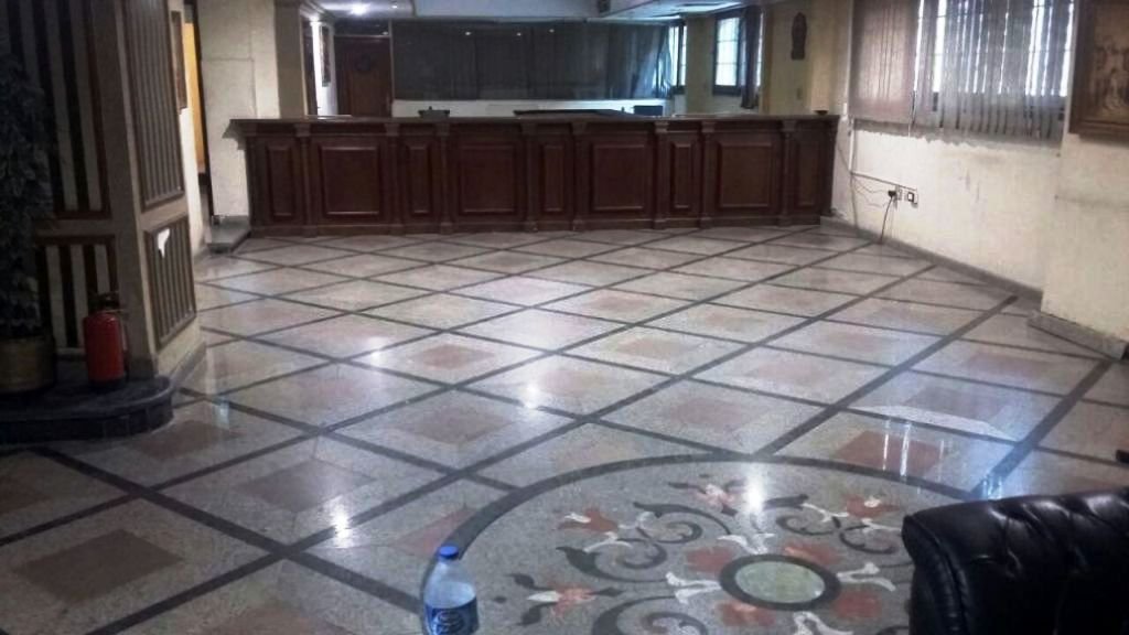 مقر تجارى ادارى تشطيب فاخر للايجار بموقع متميز بالقرب من رمسيس