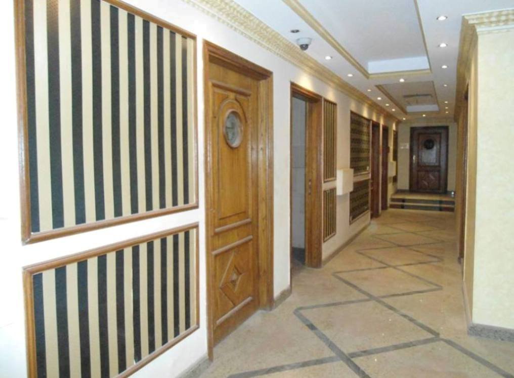 مقر تجارى ادارى تشطيب فاخر للايجار بموقع متميز بالقرب من رمسيس