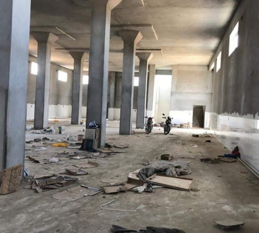 مصنع للبيع بالعاشر