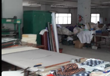 مصنع للبيع تخصص ملابس العبور