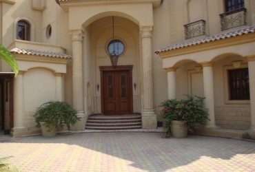 للبيع قصر للعظماء و لهواة الفخامة