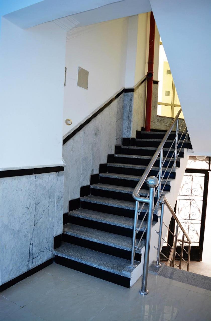 مبنى ادارى للايجار بالتجمع الاول