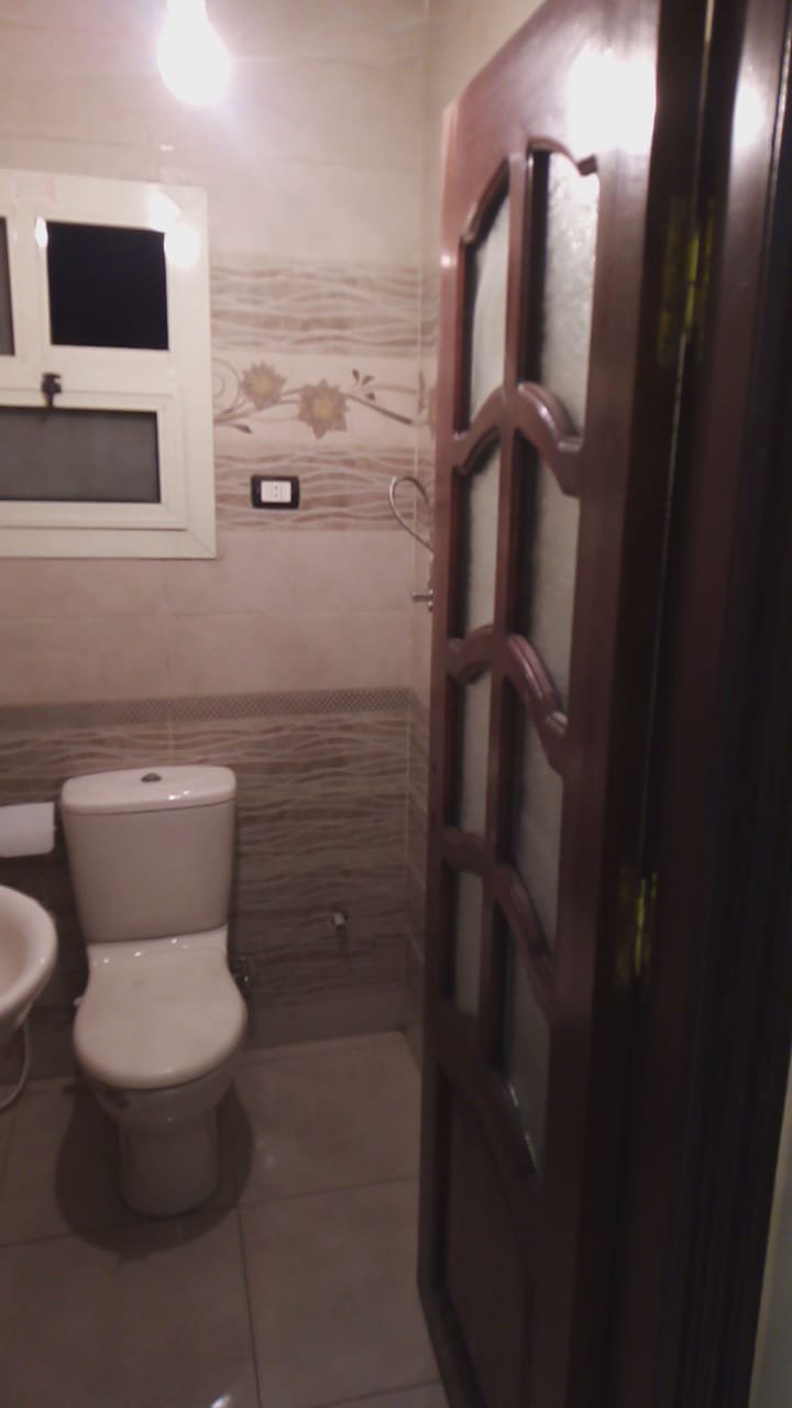 شقه للبيع الجيزه فيصل شارع العشرين الرئيسي