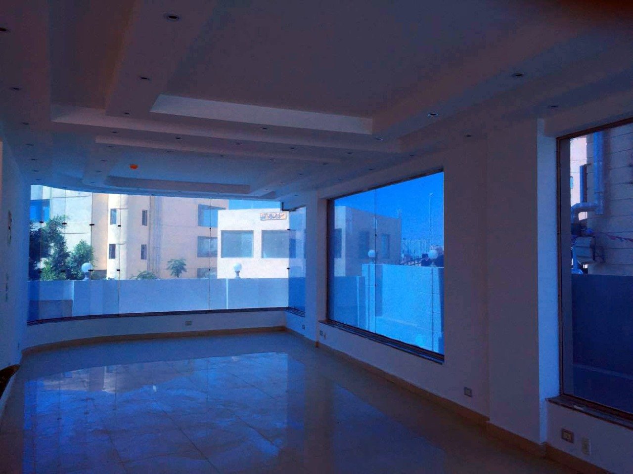 مبنى ادارى للايجار بالتجمع الاول