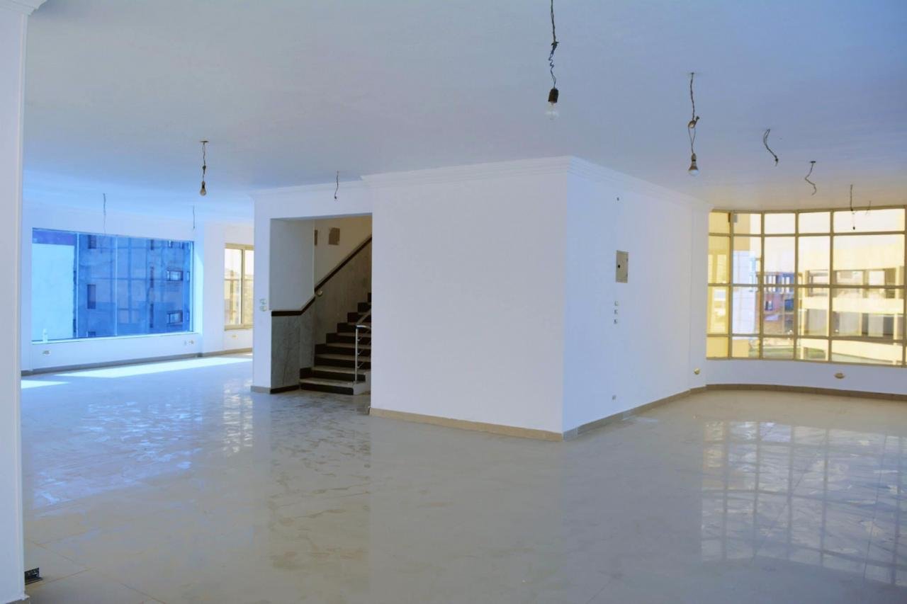 مبنى ادارى للايجار بالتجمع الاول