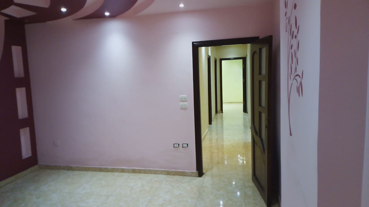 شقه للبيع الجيزه فيصل شارع العشرين الرئيسي