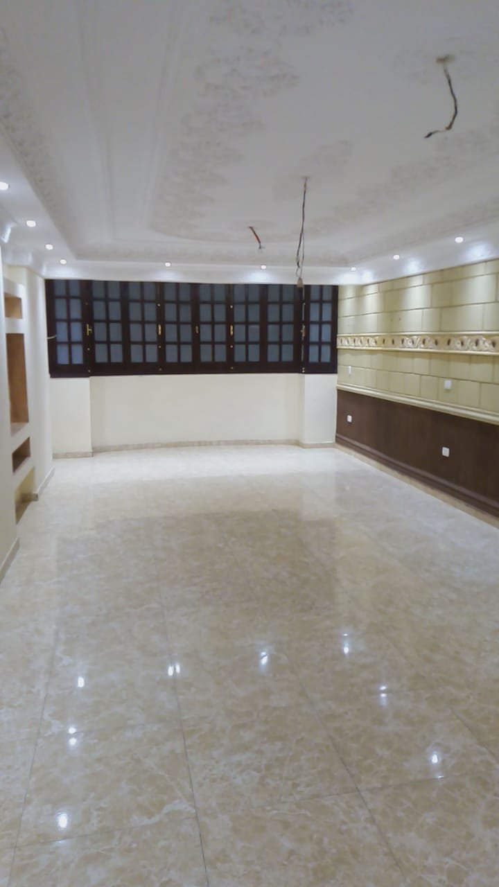 شقه للبيع الجيزه فيصل شارع العشرين الرئيسي