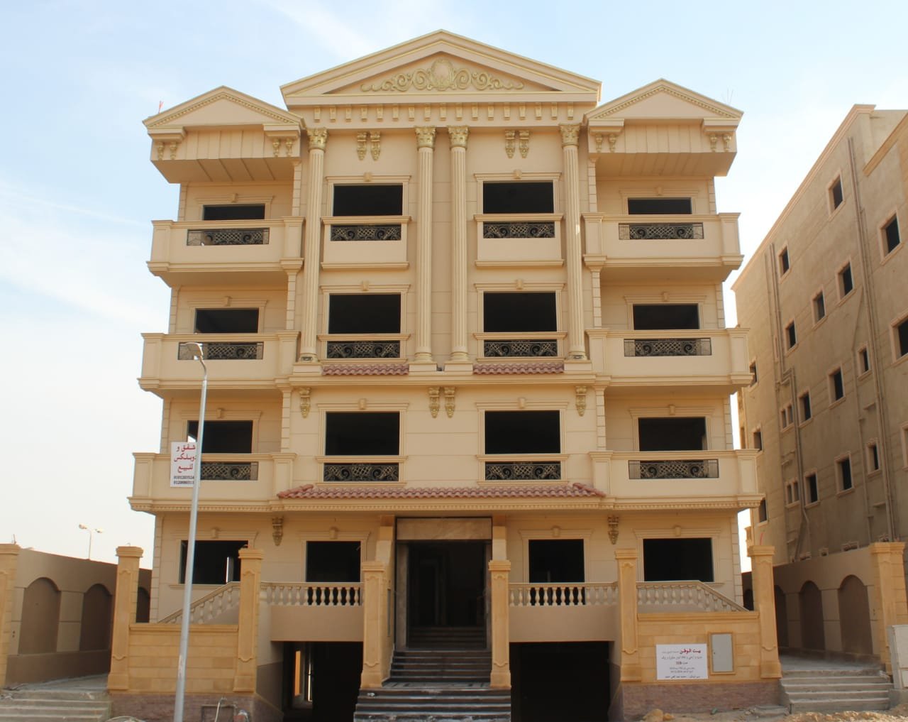 شقة للبيع تطل مباشرة علي جامعه النيل في بيت الوطن الشيخ زايد من المالك
