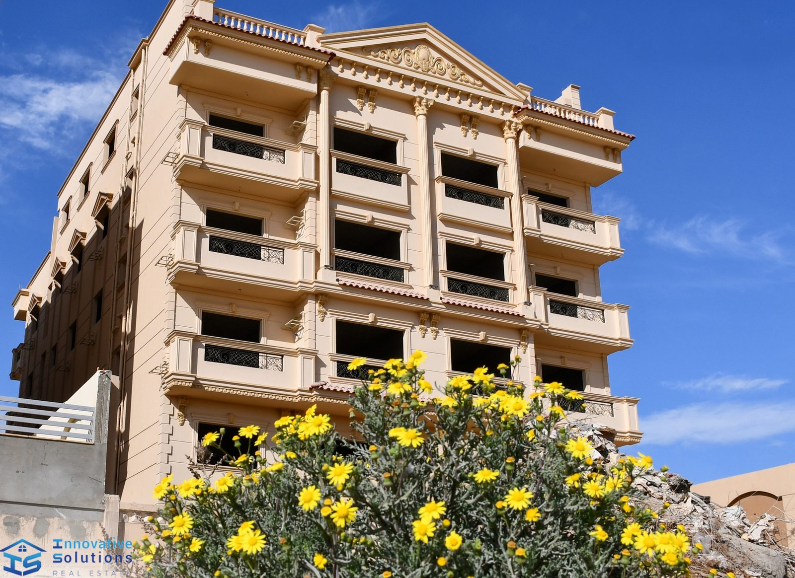 شقة للبيع تطل مباشرة علي جامعه النيل في بيت الوطن الشيخ زايد من المالك