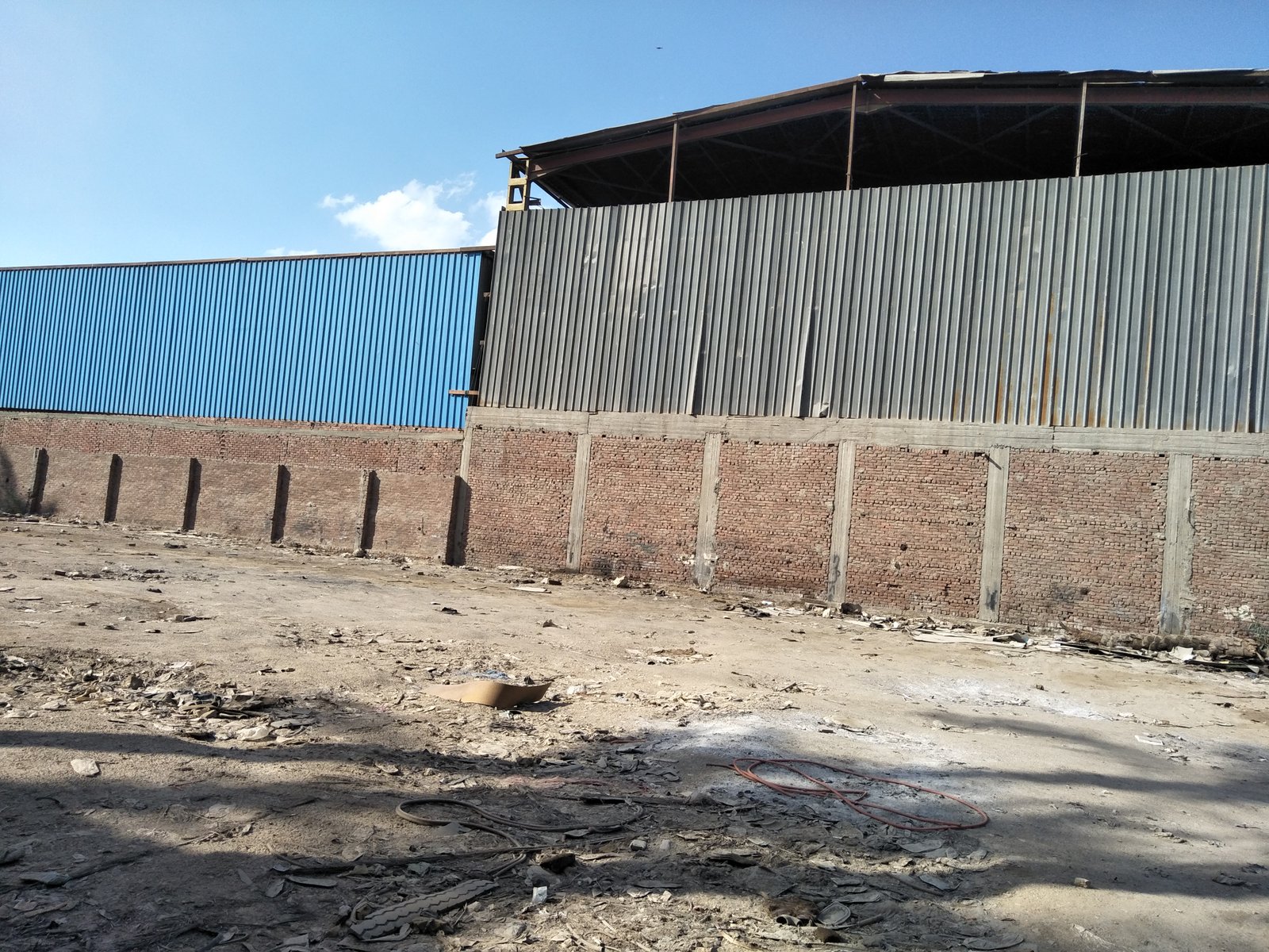 ارض للايجار أو مشاركه كمصنع او ارض فقط بجوار الطريق الدائري