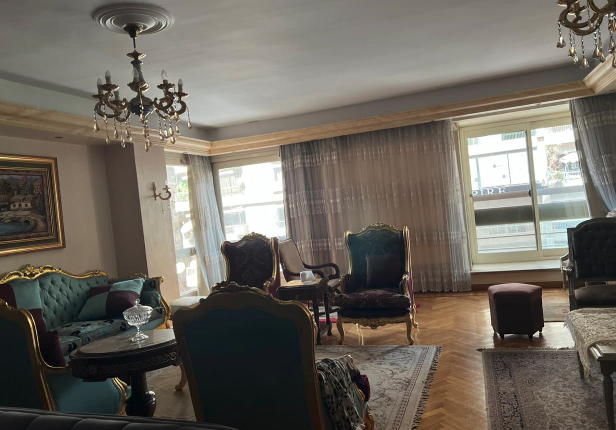 شقه للبيع بالمهندسين فى شارع لبنان الرئيسى