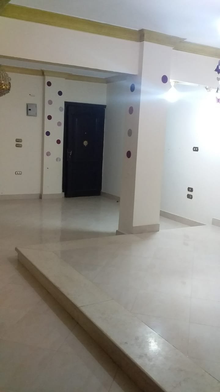 شقه للبيع في المجاورة العاشره