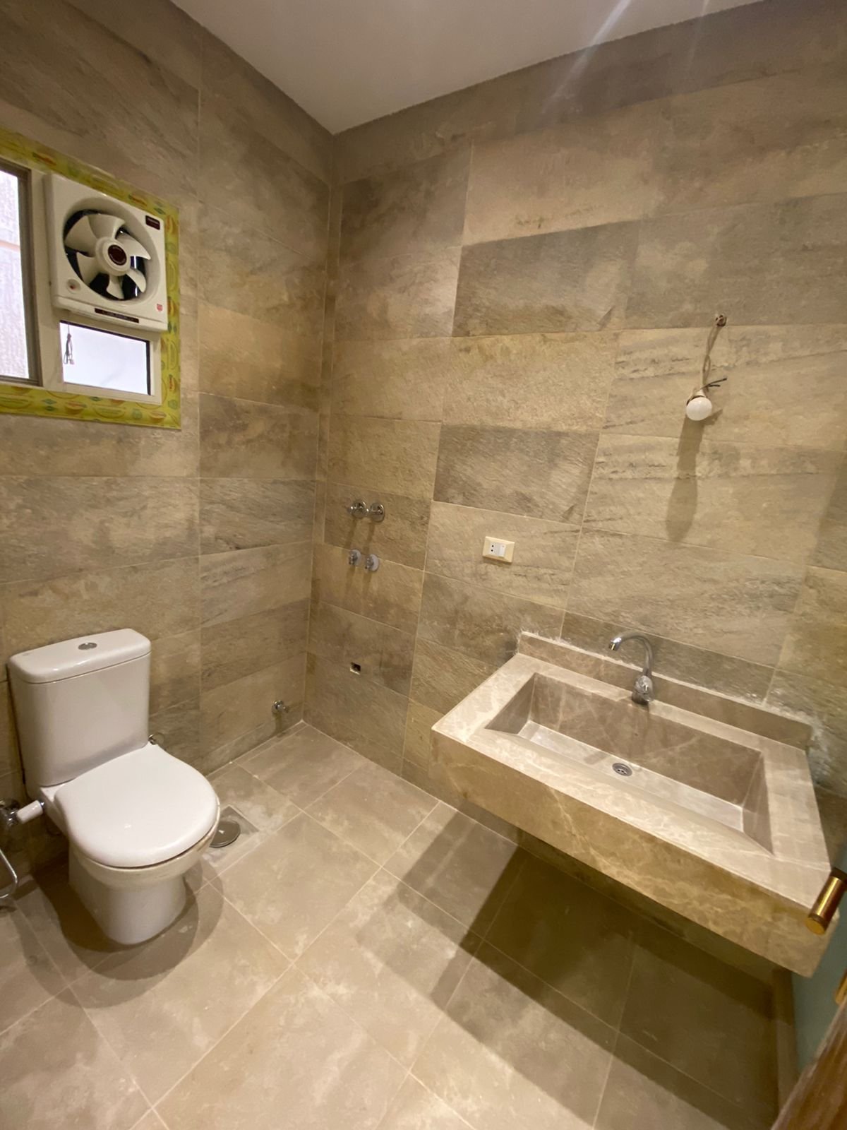 شقة للبيع بالحي الثامن الشيخ زايد 180 متر