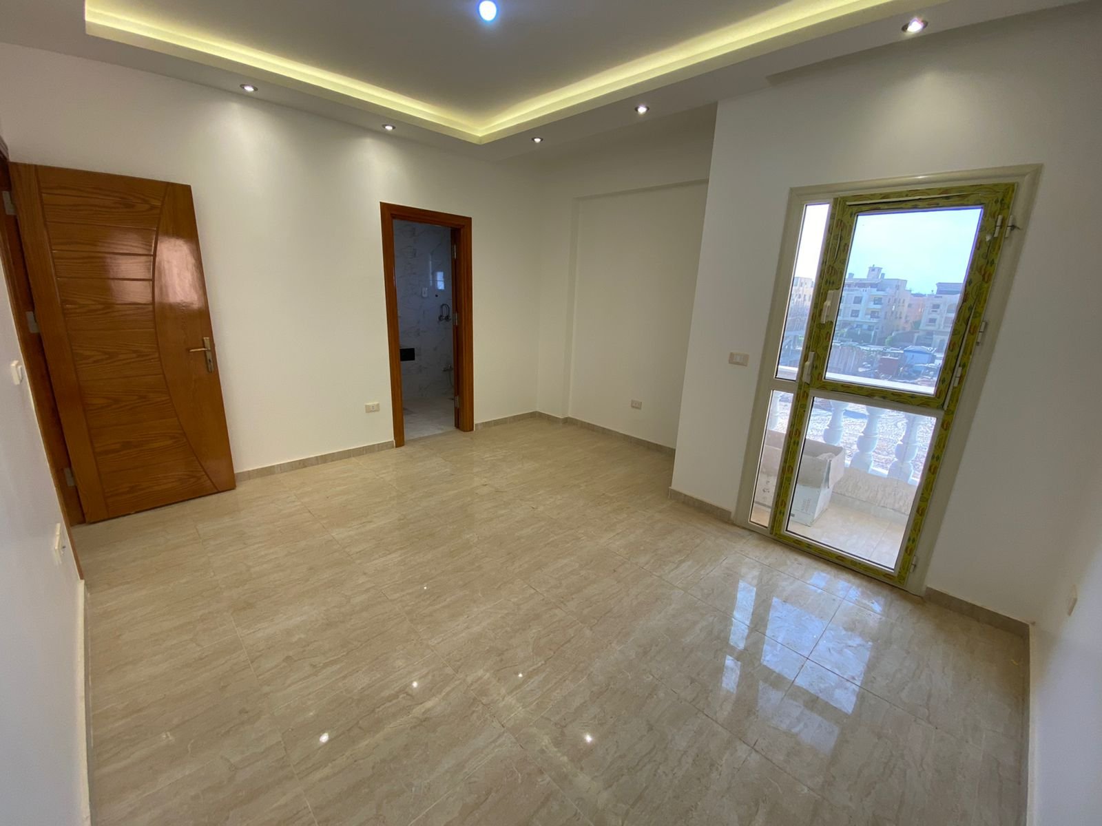 شقة للبيع بالحي الثامن الشيخ زايد 180 متر