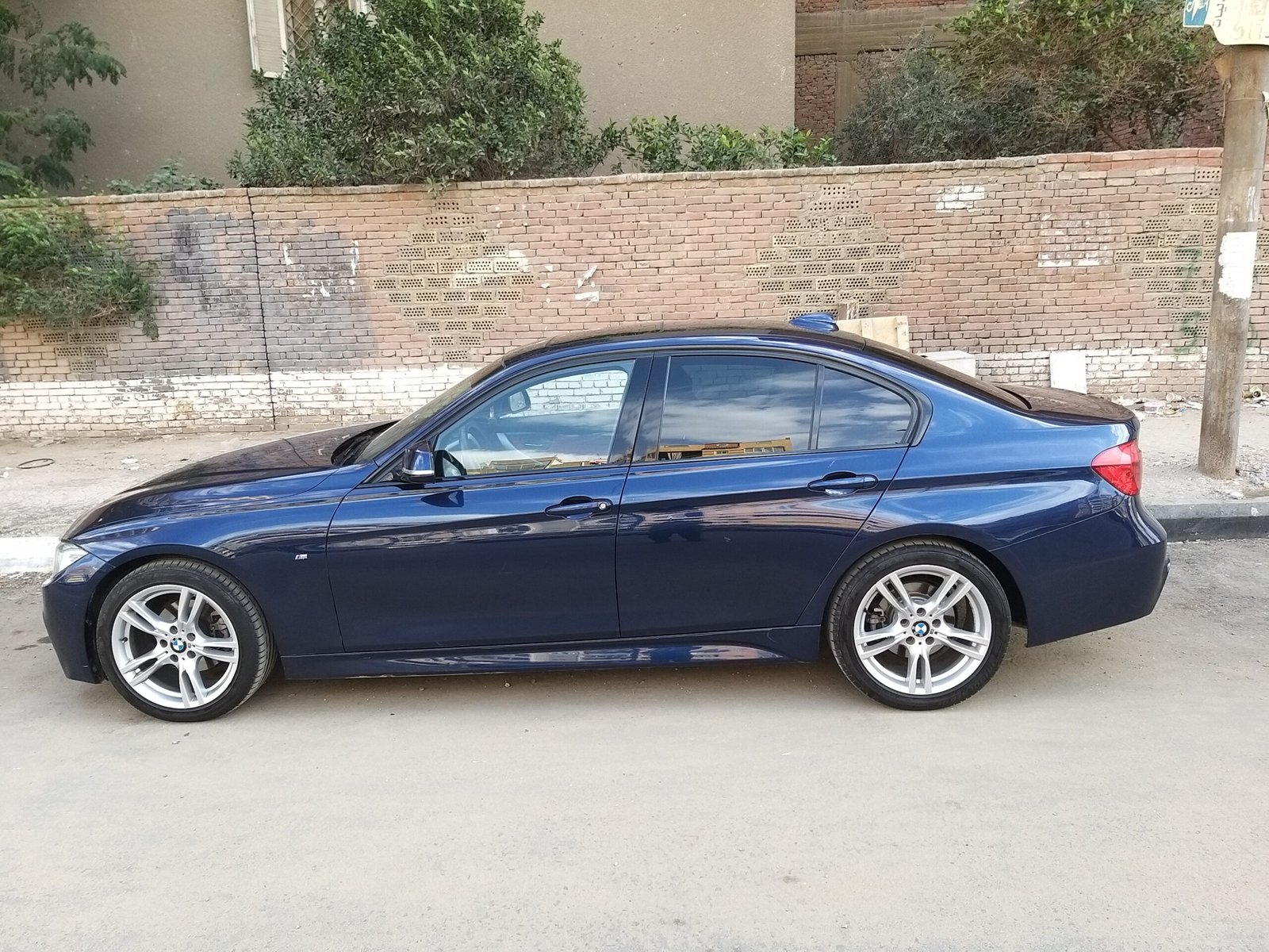 BMW –  320i – 2019