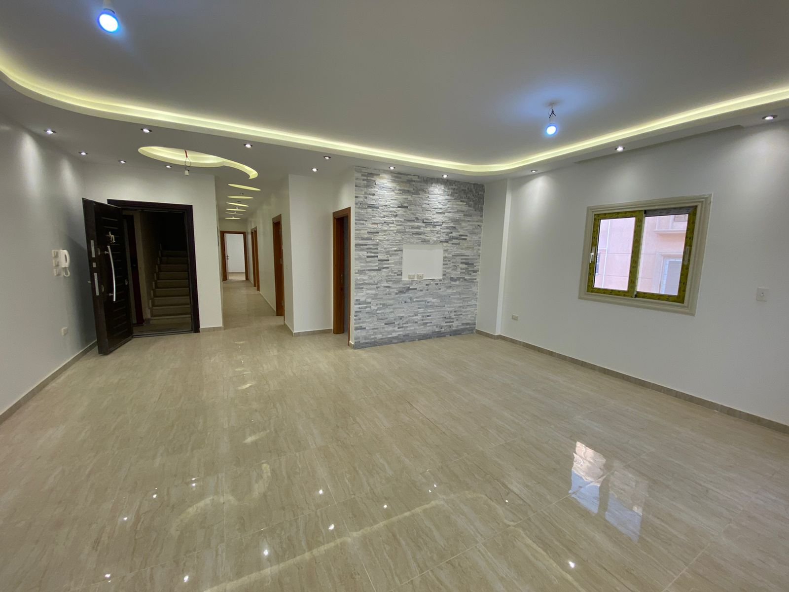 شقة للبيع بالحي الثامن الشيخ زايد 180 متر