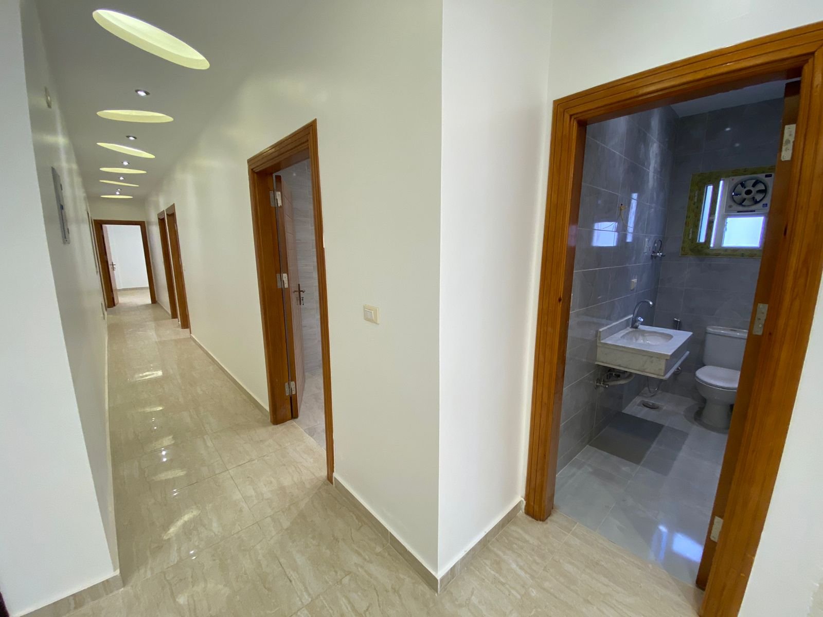 شقة للبيع بالحي الثامن الشيخ زايد 180 متر