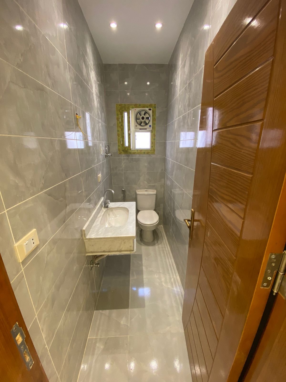 شقة للبيع بالحي الثامن الشيخ زايد 180 متر