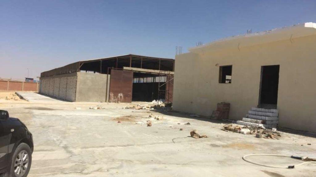 مصنع مساحة 10000 عشرة آلاف متر  غذائي دوائ برياض العرب