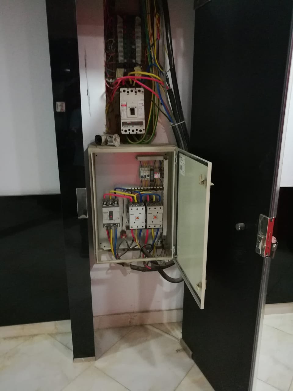 مكتب إداري 600 م شارع عباس العقاد مع البطراوي