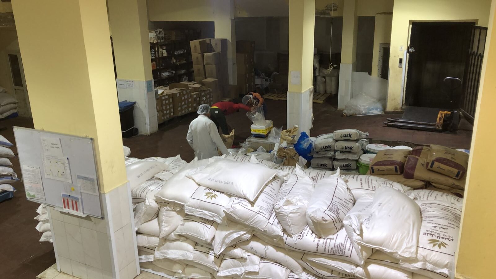 مصنع 300 متر لليع بالالف مصنع