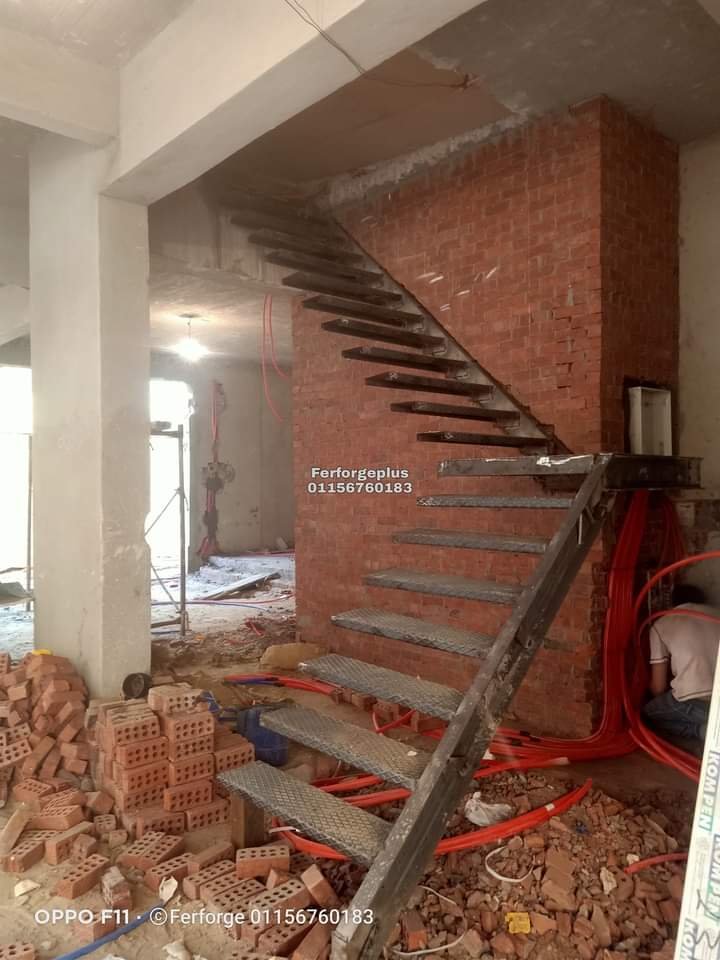 السلم الداخلي الطائر