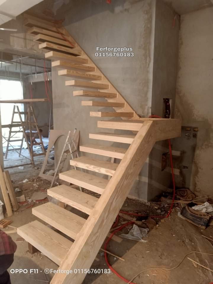 السلم الداخلي الطائر