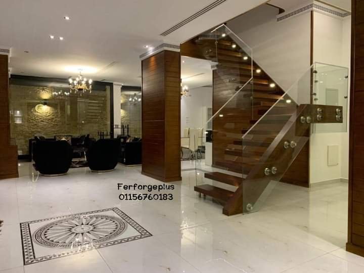 السلم الداخلي الطائر