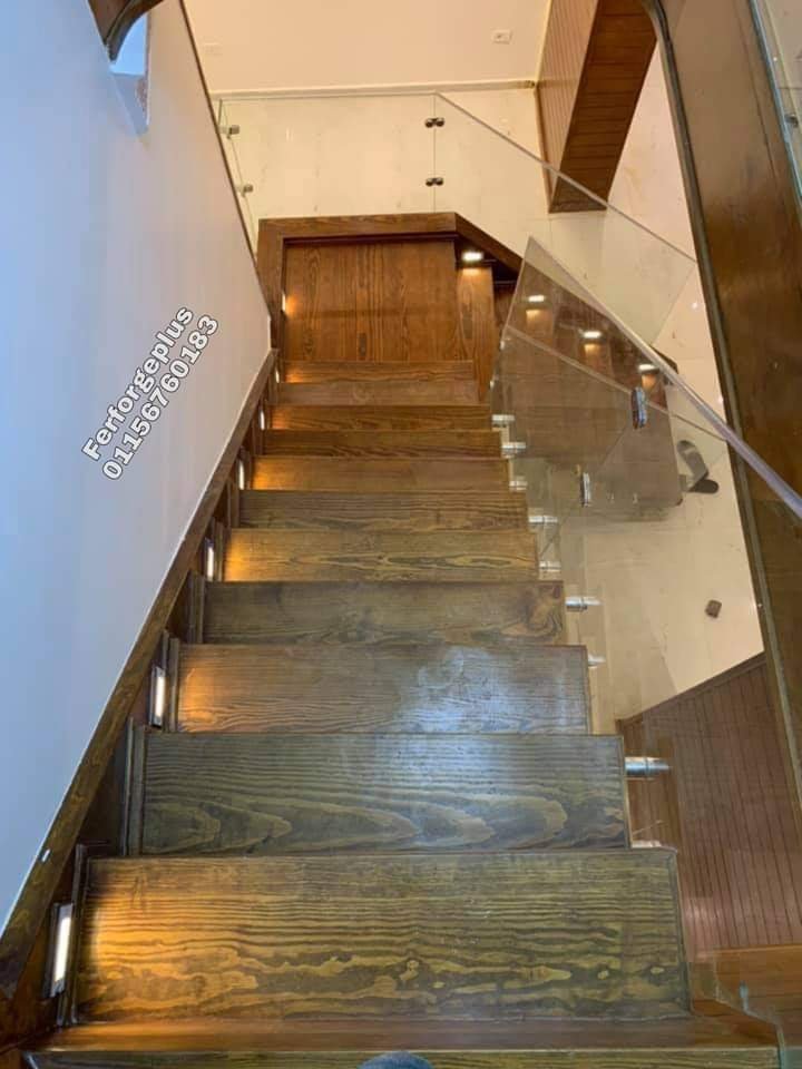 السلم الداخلي الطائر