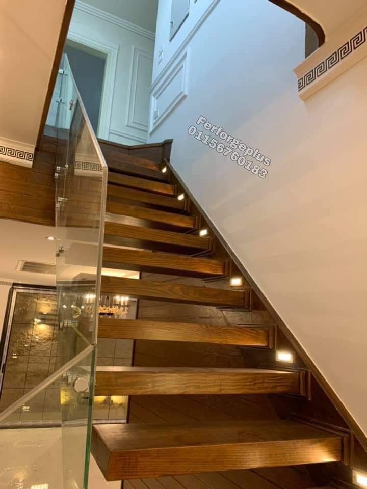 السلم الداخلي الطائر