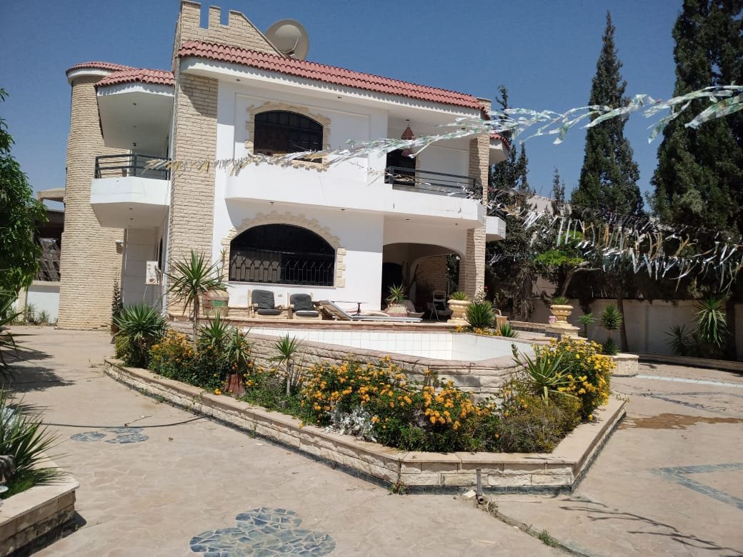 فيلا للبيع ب مدينة السادات المنطقة الخامسة