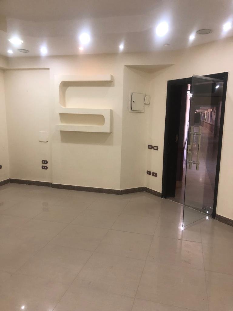 مكتب ادارى للبيع شارع مدارس اخناتون