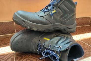 حذاء سفتي مقاس ٤٤