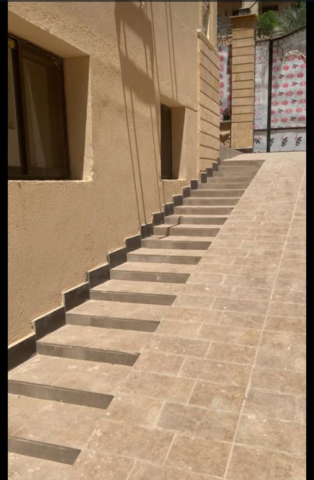 فيلا للبيع  مقابل الجامعة الامريكيه