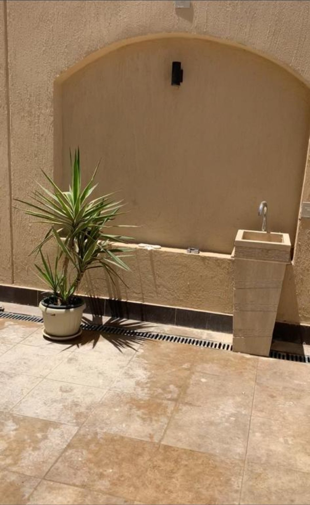 فيلا للبيع  مقابل الجامعة الامريكيه