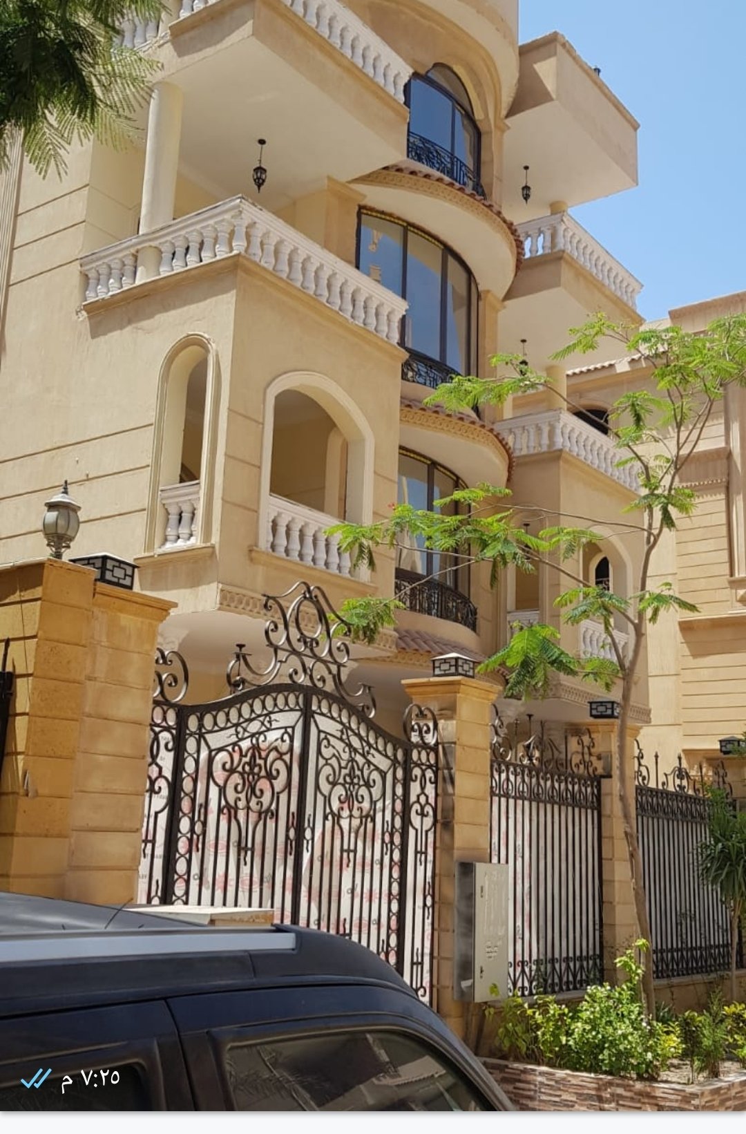 فيلا للبيع  مقابل الجامعة الامريكيه