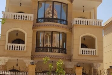 فيلا للبيع  مقابل الجامعة الامريكيه